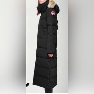 Canada Goose Mystique hooded Parka (M) in black
